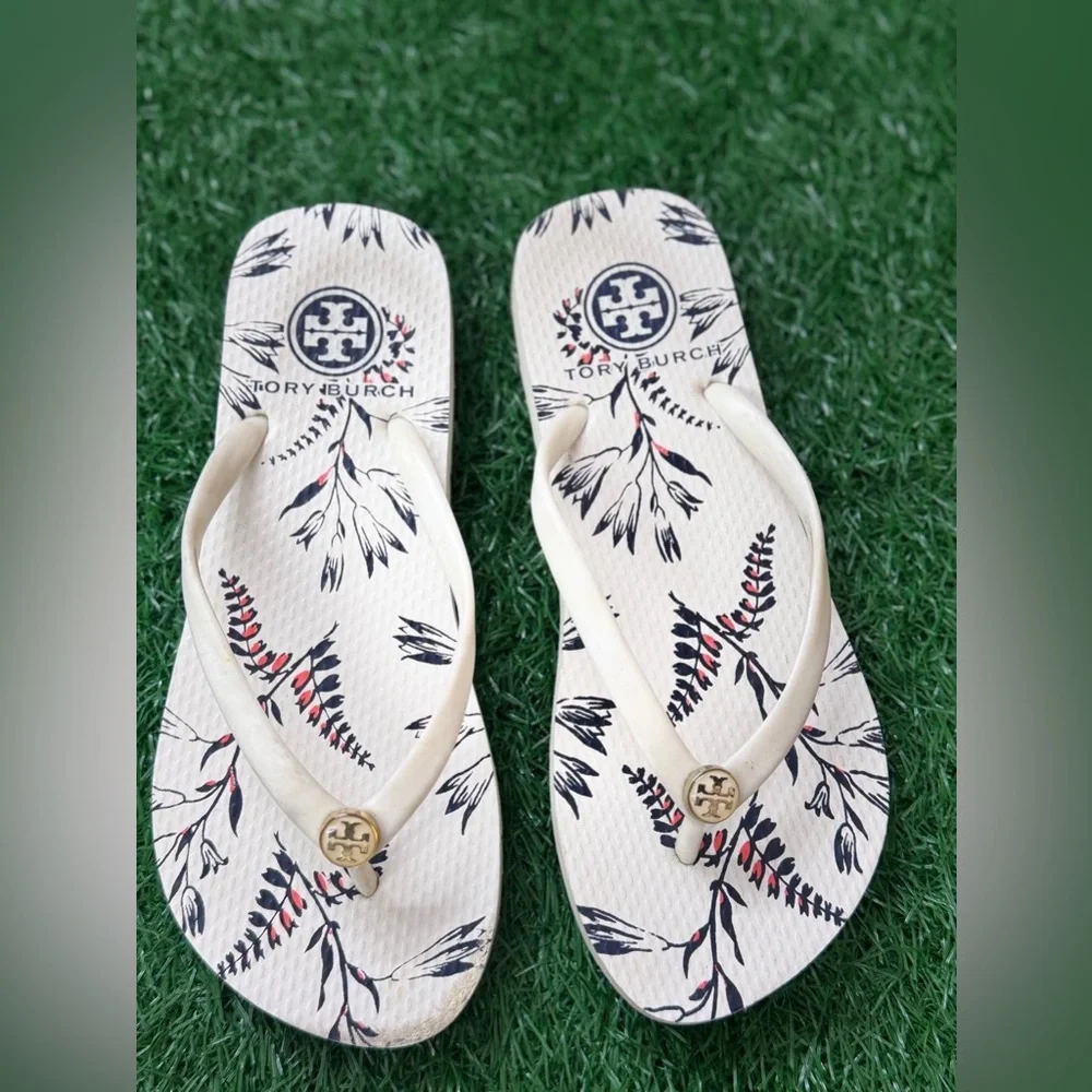 Tory Burch Leaf Print Sandals Size 6